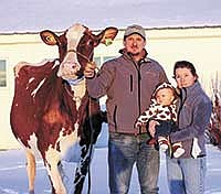 Mark and Nicky Rueth, with daughter Paradise and Rosedale Lucky Rose EX-94, are hosting the Sale of Excellence dispersal on March 25 at their farm near Oxford, Wis. <br /><!-- 1upcrlf -->PHOTO SUBMITTED