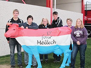 The Owatonna FFA dairy judging team – (from left) Travis Thamert, Andrew Kern, Kelsey Mussman and Matt Thamert, with chaperones Lisa Kern and Tracy Thamert – participated in the 2011 Royal Highland Show in Edinburgh, Scotland, on June 25. They were named International Champions. (photo submitted)